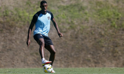 kanu em treinamento pelo Botafogo