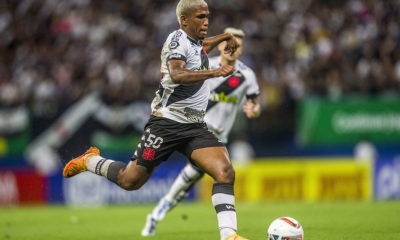 Juninho em ação contra o Guarani