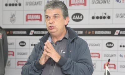Carlos Brazil entrevista sala de imprensa do vasco