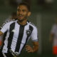 Marco Antonio comemorando gol pelo Botafogo