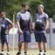 Coordenador científico Marcos Cézar e técnico Marcelo Cabo em treino do Vasco
