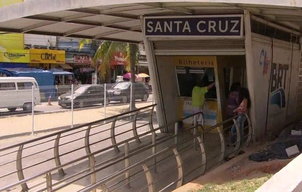 Adolescente é atropelada por BRT em Santa Cruz