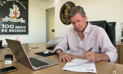 Presidente Jorge Salgado assina documento para criar o futebol SA