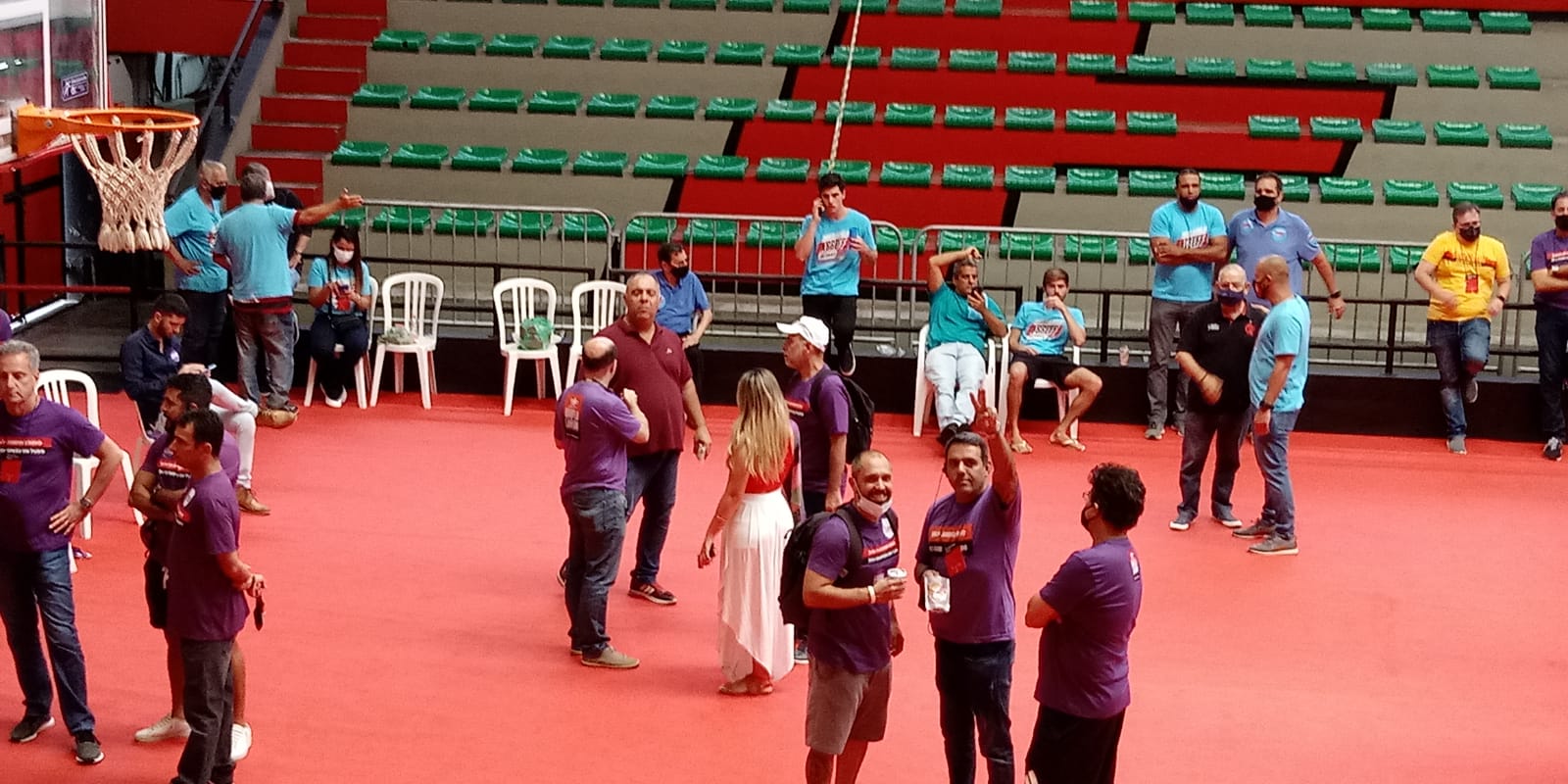 Chapa Roxa, nas eleições do Flamengo, na sede da Gávea