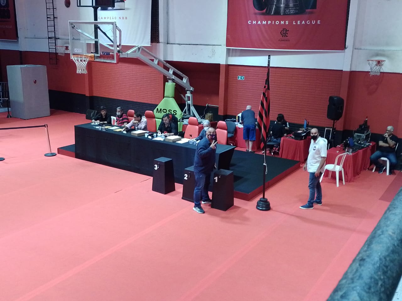 Marcos Braz vota na Gávea