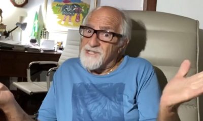 Ary Fontoura sentado na cadeira