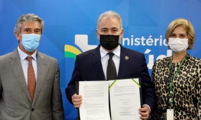 Imagem do Ministro Marcelo Queiroga assinado acordo