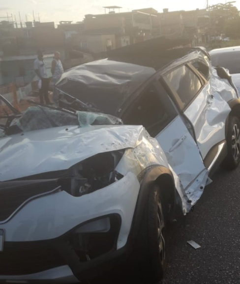 Acidente de carro na Avenida Brasil