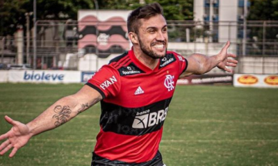 Ex-BBB Artur Picoli com a camisa do Flamengo