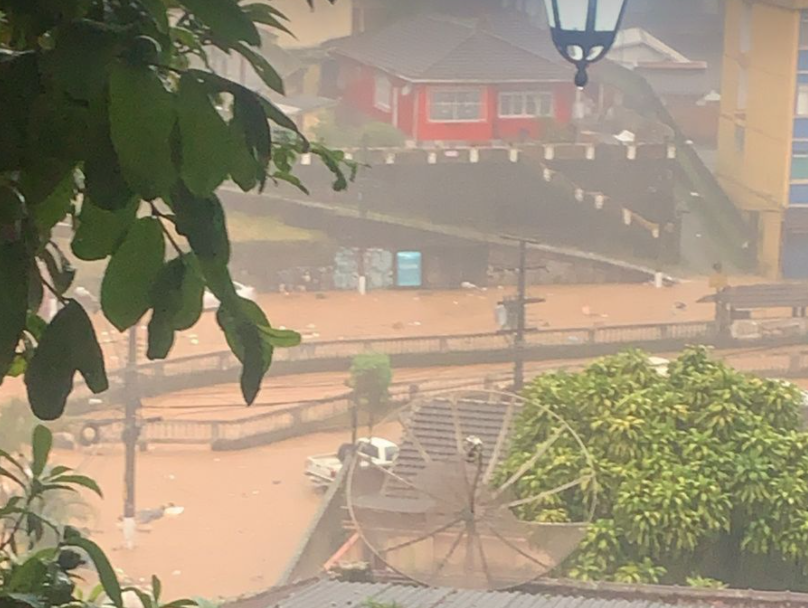 Bairro Quitandinha embaixo d'água