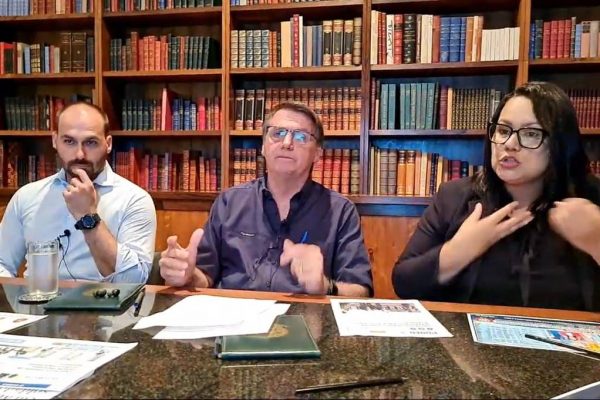 Bolsonaro em live nas redes sociais