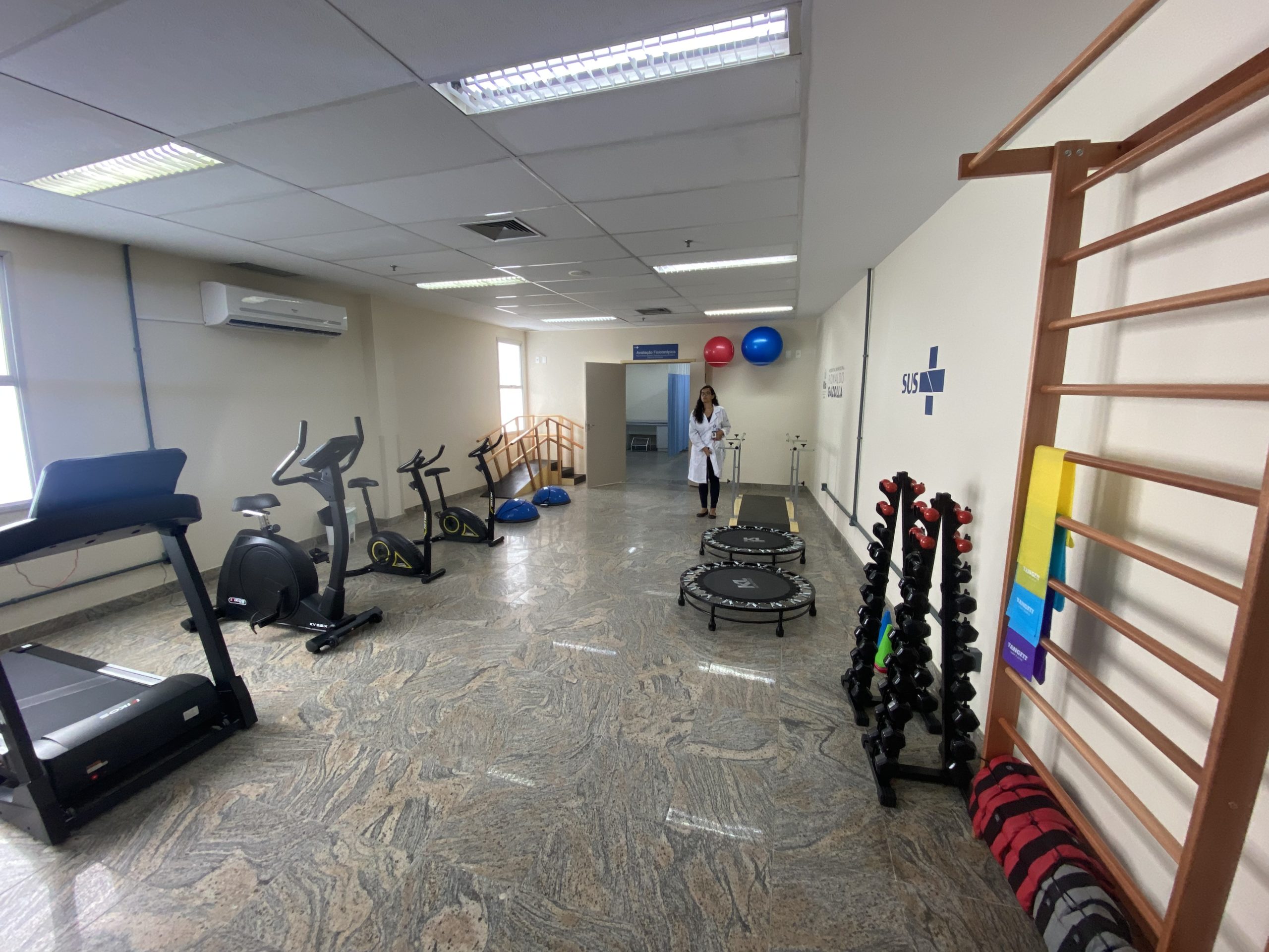 Centro de reabilitação para pacientes que apresentam sequelas pós-infecção pelo coronavírus