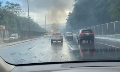 Carro pega fogo na Linha Amarela