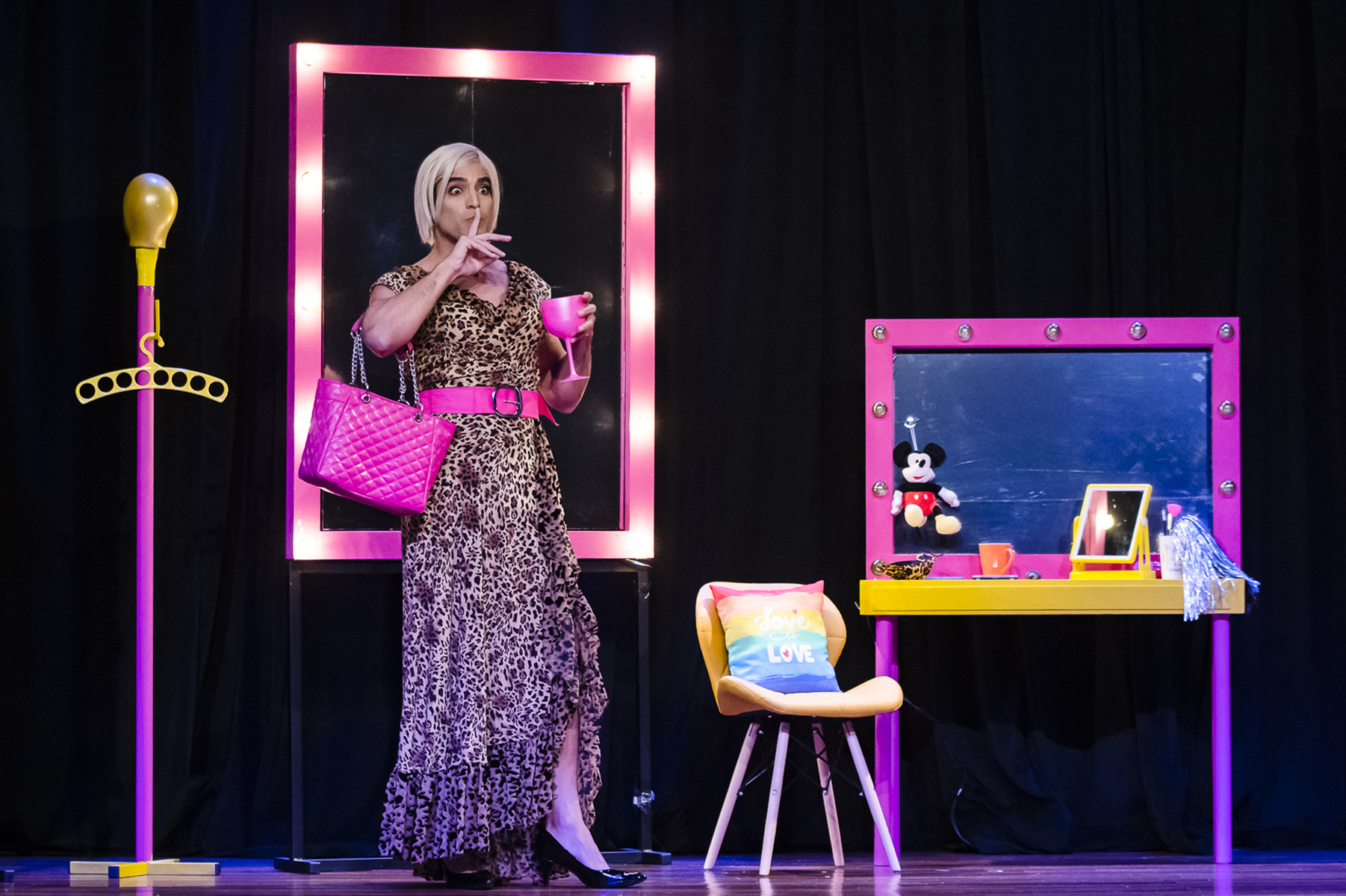 Ricardo Villardo em temporada de 'Você não é todo mundo' no Teatro Grandes Atores