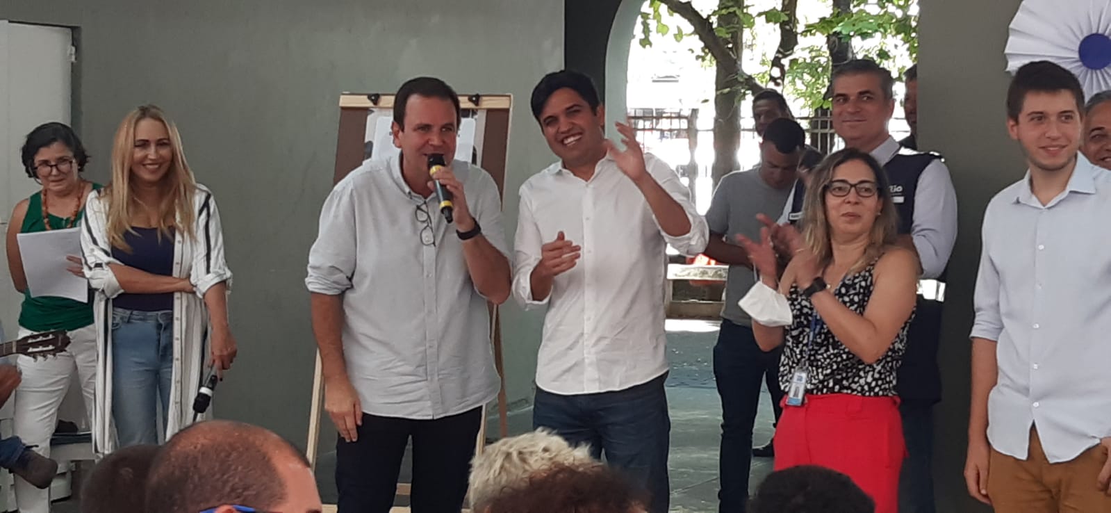 Foto do prefeito Eduardo Paes na solenidade do CIEP