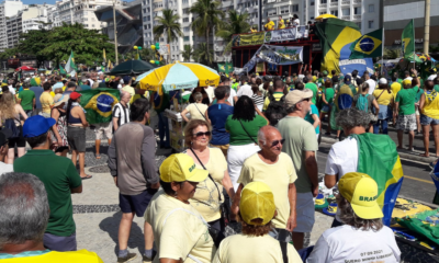 Copacabana tem ato pró-Bolsonaro no Dia do Trabalho