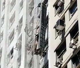 Trabalhadores ficam pendurados no 12º andar de prédio no Rio após corda de andaime arrebentar