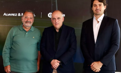Fred Luz, da Alvarez & Marsal, Javier Tebas, presidente da LaLiga, e Pedro Mesquita, da XP — Foto: Divulgação