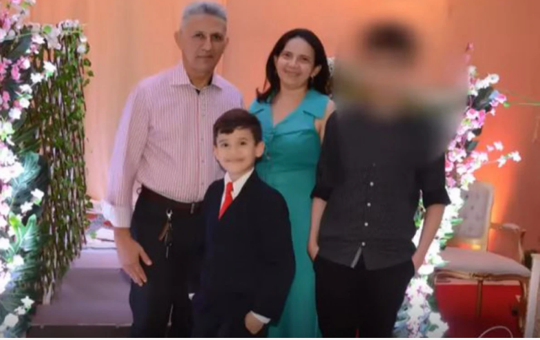 Adolescente de 13 anos matou a tiros a própria mãe e o irmão mais novo, de 7 anos, dentro de casa