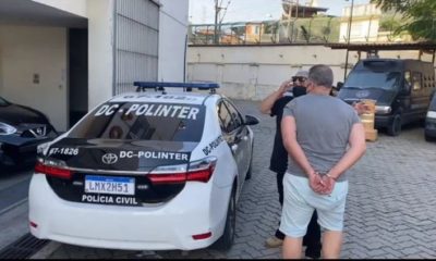 Empresário Alexandre Martins sendo levado preso pela polícia federal