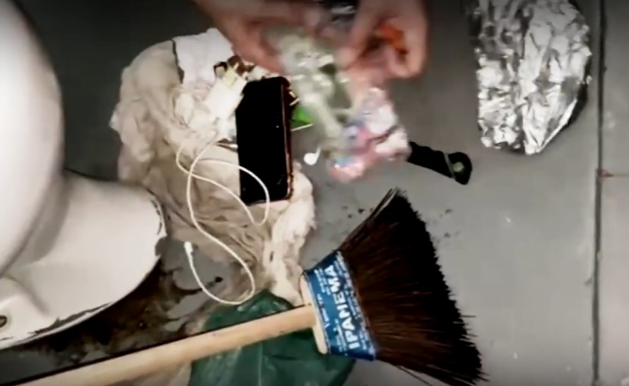 Celular encontrado em presídio de segurança máxima de Bangu