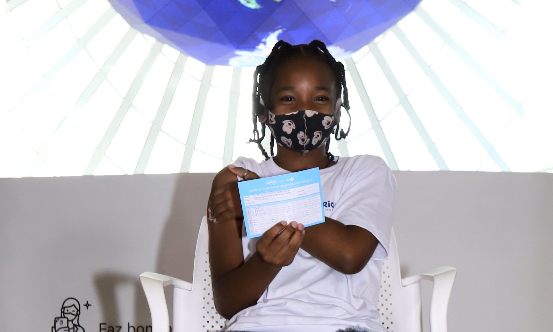 Marion Timóteo, de 11 anos, primeira criança vacinada contra a Covid-19 no Rio