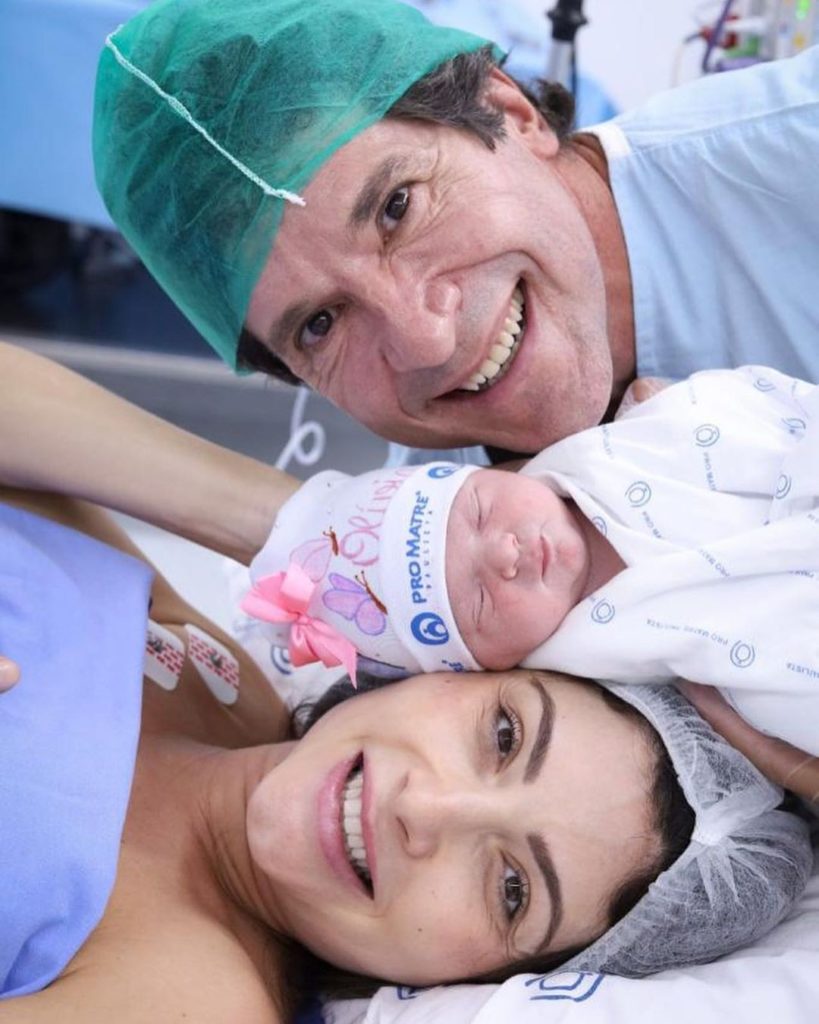 Daniel e Aline com a filha Olívia