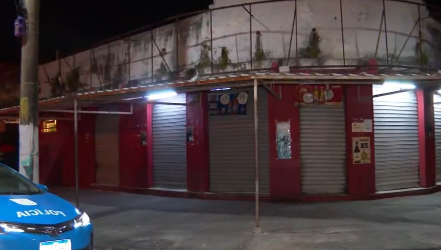 Dona de padaria é baleada na cabeça em Sepetiba