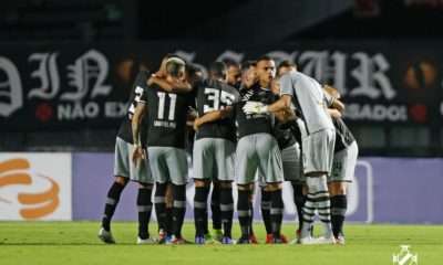 Jogadores do Vasco se reúnem antes do jogo