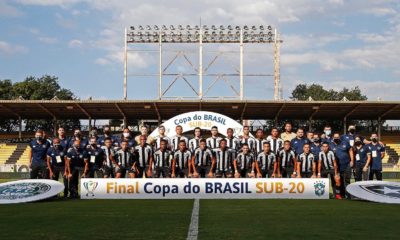 Foto do elenco do Botafogo Sub-20 na decisão da Copa do Brasil da categoria