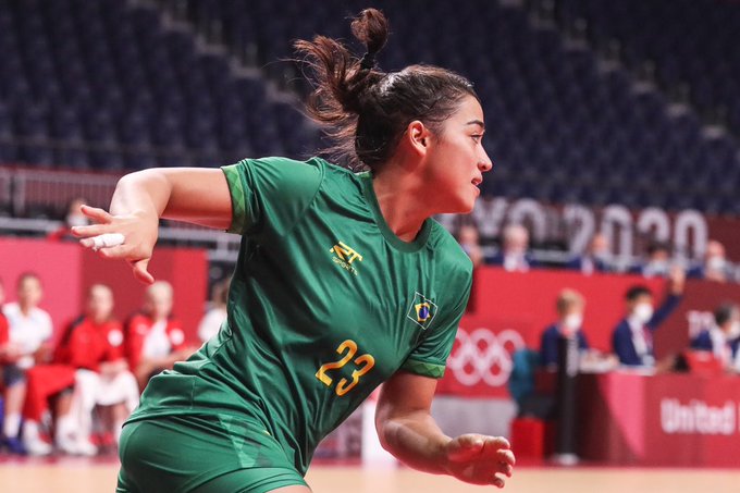 Atleta da Seleção Brasileira de handebal feminino