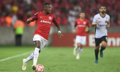 Edenilson em ação com a camisa do Internacional