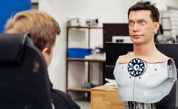 Empresa americana vai pagar R$ 1,1 milhão para usar rosto de pessoa em seu robô