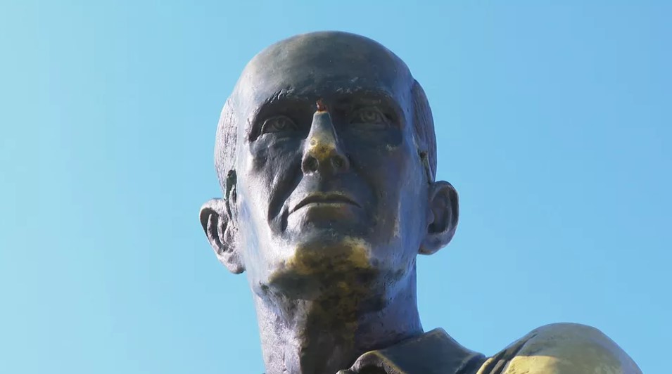 Estátua de Drummond em Copacabana