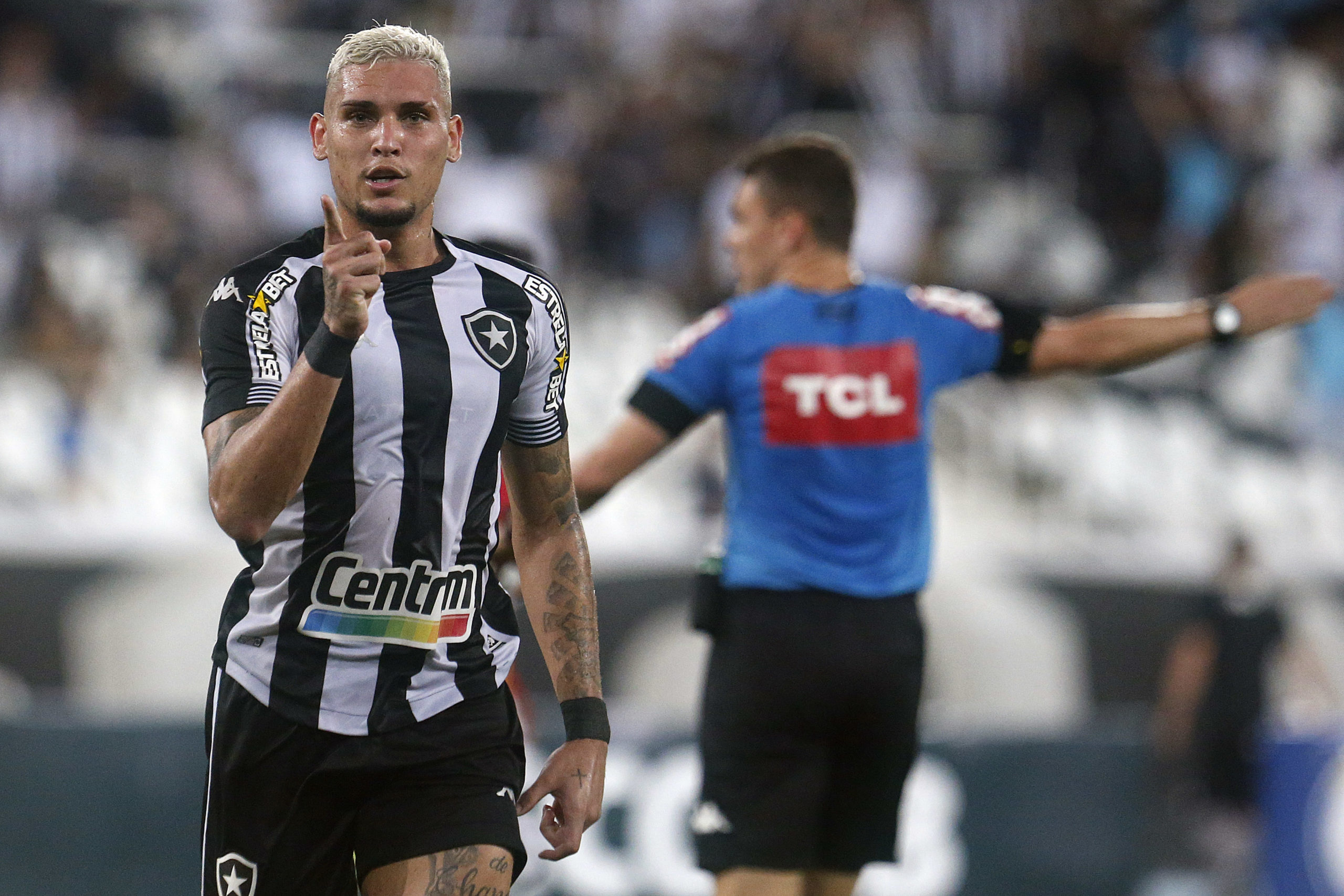 Botafogo vence o Sampaio Corrêa por 2 a 0 e assume vice-liderança da Série B