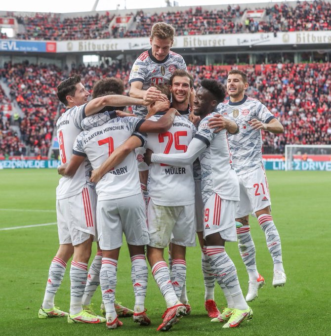 Comemoração do atletas do Bayern de Munique na vitória sobre o Leverkusen