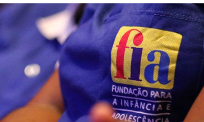 Emblema da Fundação para a Infância e Adolescência (FIA)