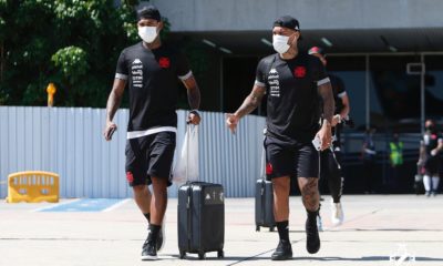 Jogadores do Vasco embarcam para Petrolina (PE)