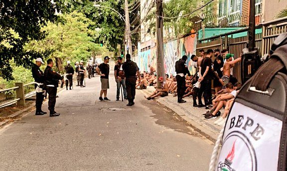 Torcedores presos pela PM