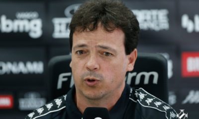 Fernando Diniz foi apresentado no Vasco nesta segunda-feira