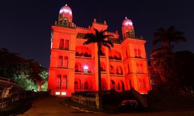 Foto da Fiocruz em vermelho