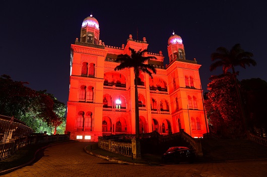 Imagem da Fiocruz em vermelho