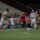 Atlético-GO no ataque contra o time do Fluminense