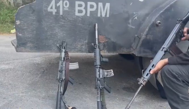 Fuzis apreendidos no Complexo do Chapadão, na Zona Norte do Rio