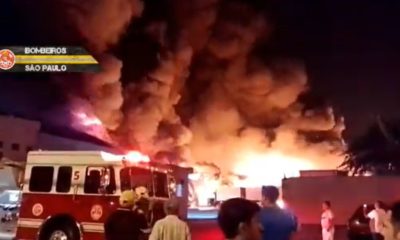 Galpão pega fogo em São Paulo