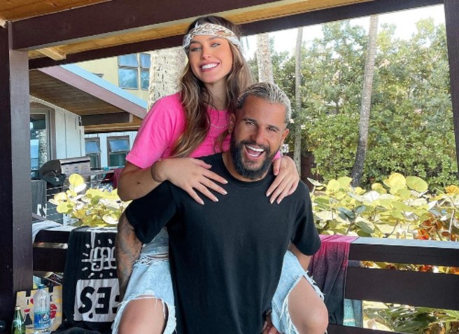 Ítalo Ferreira e a namorada Ana Carla Medeiros