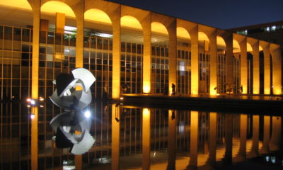 Foto da fachada do Itamaraty, Brasília