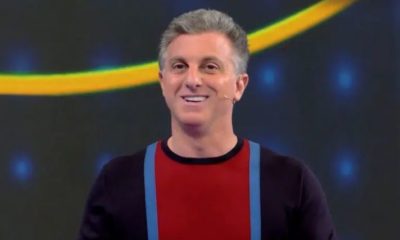 Luciano Huck apresentando o caldeirão
