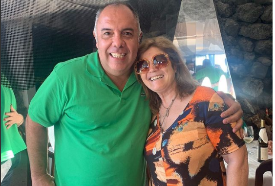 Marcos Braz e mãe de Cristiano Ronaldo em restaurante