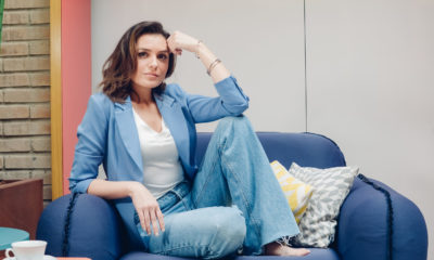 Monica Iozzi posando para ensaio